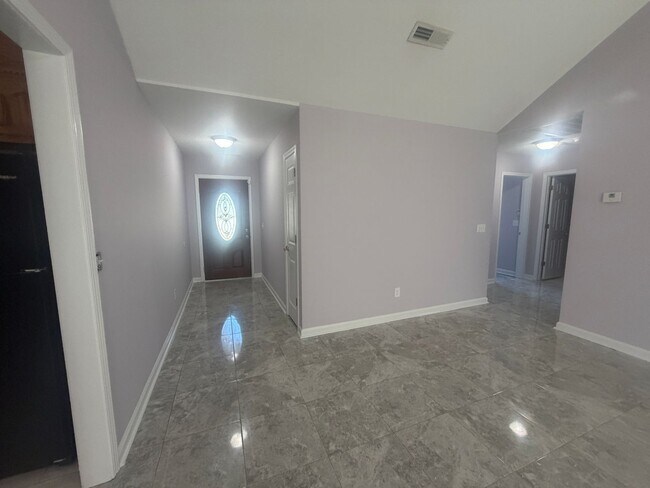 Building Photo - 3560 Oleander Dr