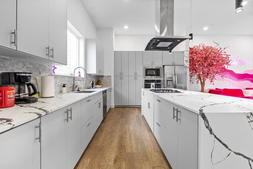 Building Photo - 2103 McGowen St