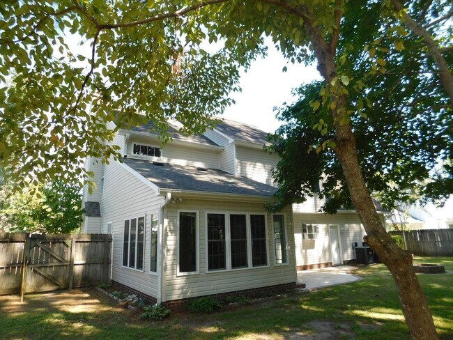 Building Photo - Beautiful 2 story home located on a cul-de-sac