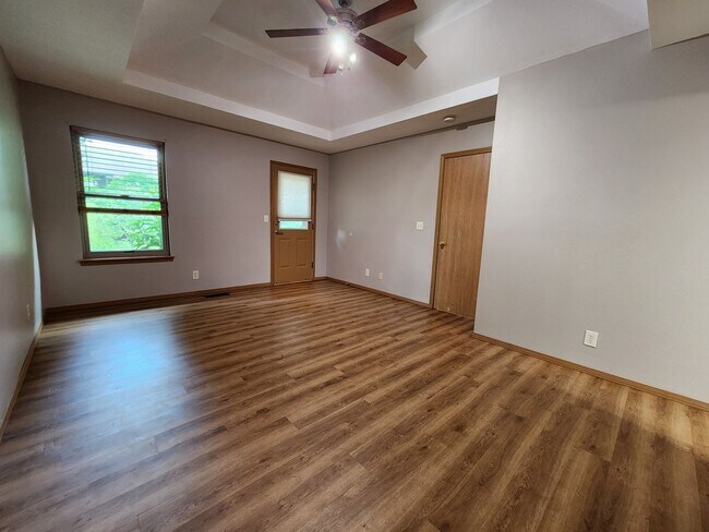 Building Photo - 3868 S Timbercreek Ave