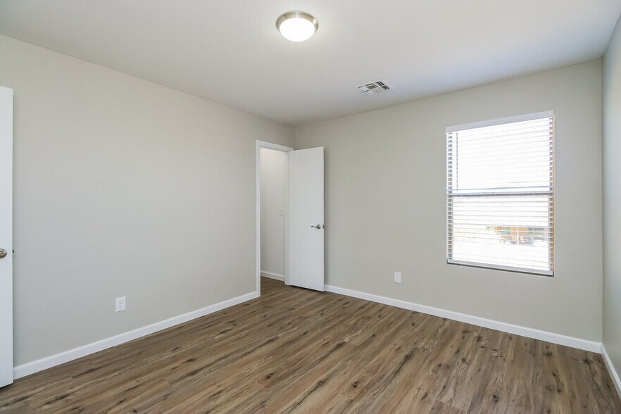 Building Photo - 1198 E Dust Devil Dr