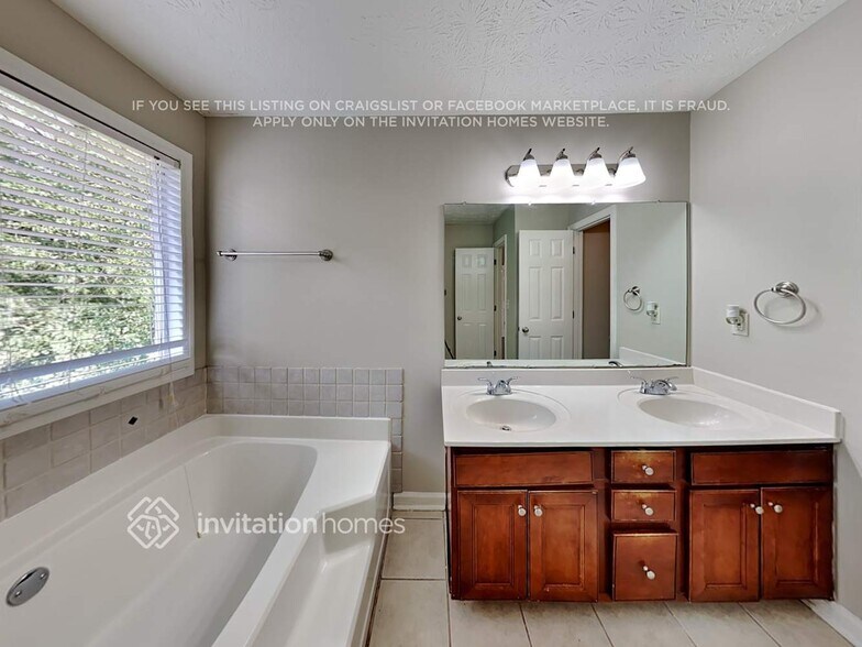Building Photo - 1040 Spring Brook Dr