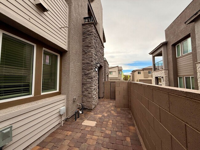 Building Photo - BRAND NEW 3 BED 2.5 BATH 2 BALCONY 2 CAR GARAGE TOWNHOUSE IN HENDERSON FOR RENT!!