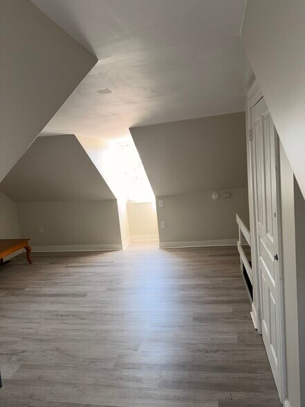 Building Photo - 328 Pattison St