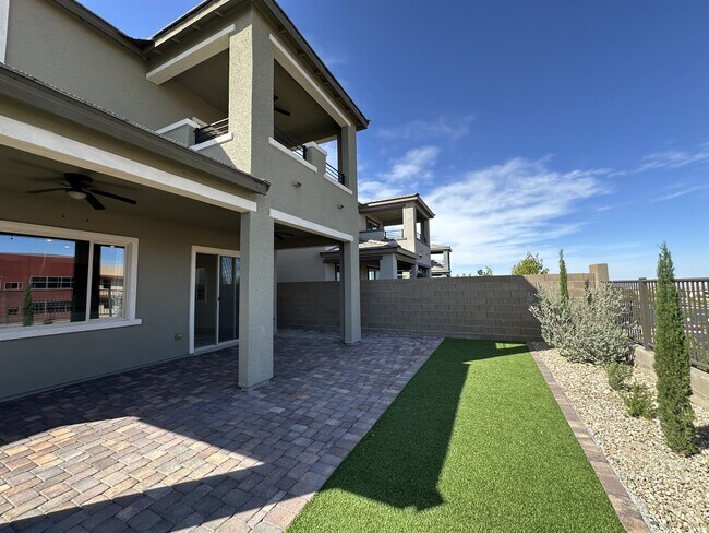 Building Photo - 360 Wind Poppy St