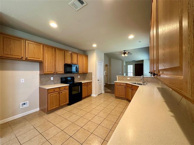 Building Photo - 16024 Alvarado Dr