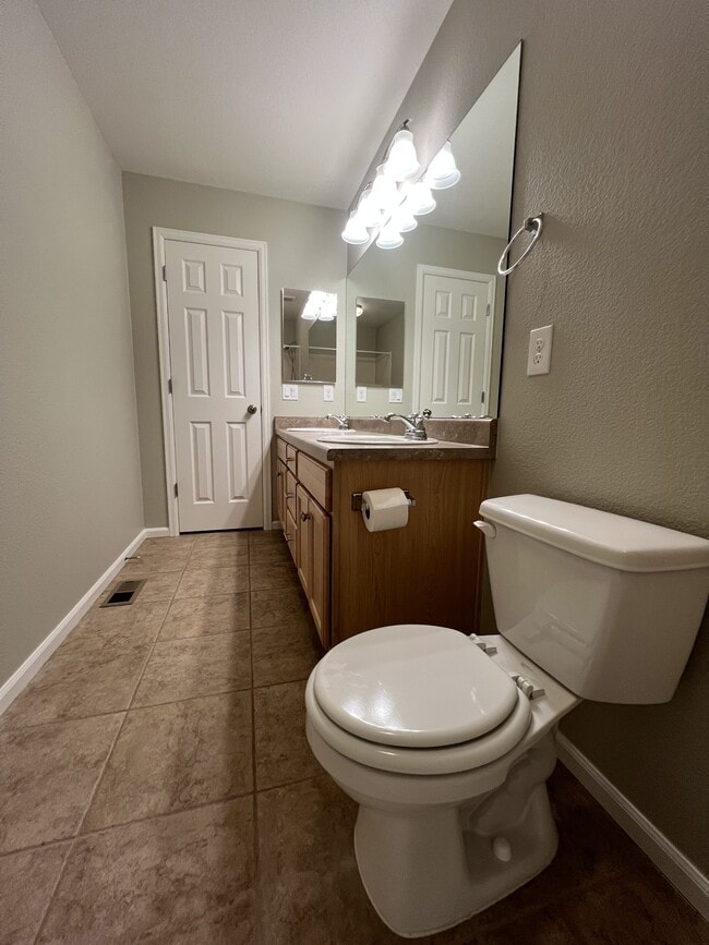 Building Photo - 121 McGregor Cir