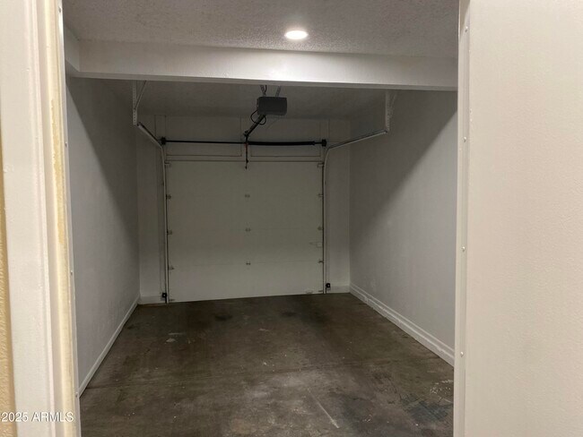 Building Photo - 9205 N 59th Ave