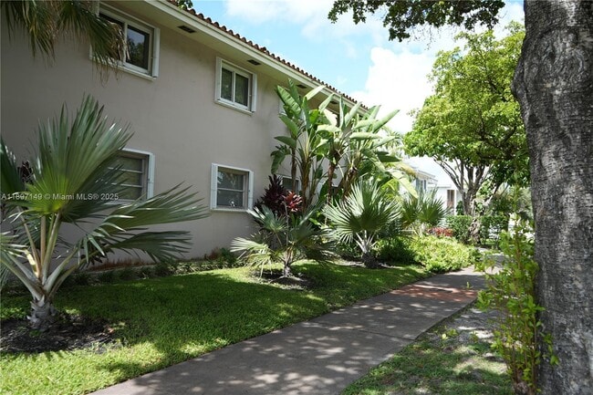 Building Photo - 3100 S Le Jeune Rd