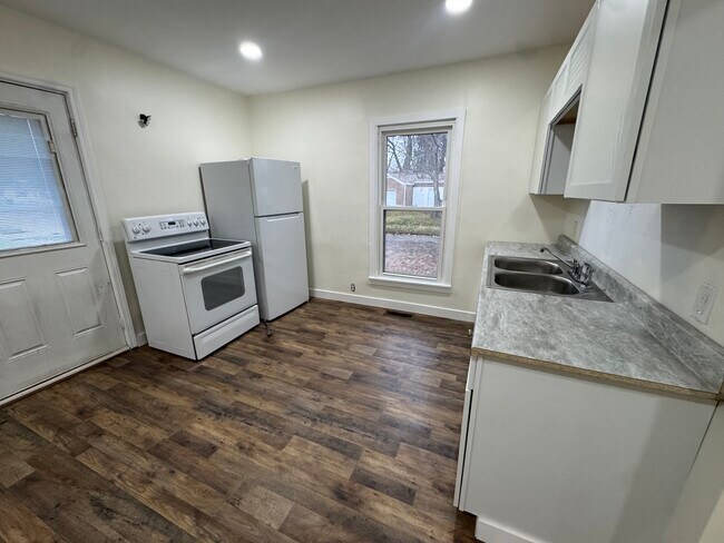 Building Photo - 3702 S Boots St