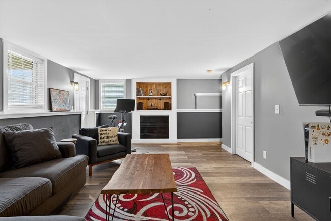Building Photo - Spacious Stratham Home | Semi-In Ground Pool | Finished Basement | AVAILABLE AUGUST 1st