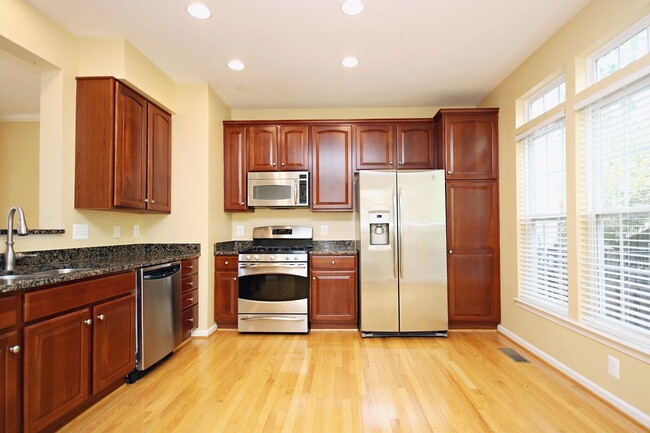 Building Photo - Cherry Hill Townhouse, Short Drive From UVA