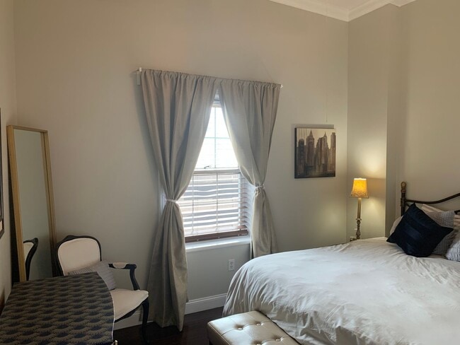 Building Photo - One Bedroom Loft at Kelly House Condominiums