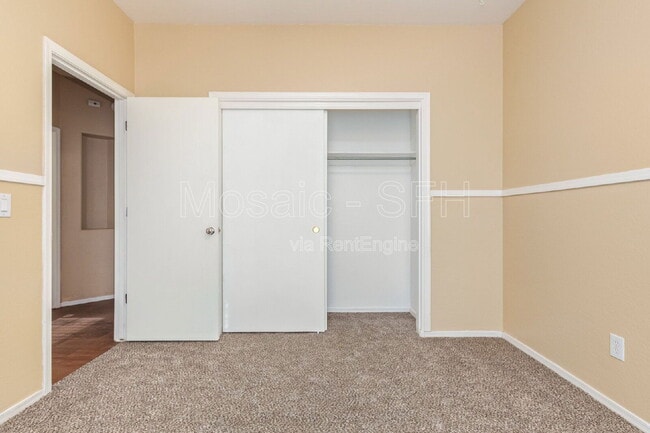 Building Photo - 3018 S 102nd Ln