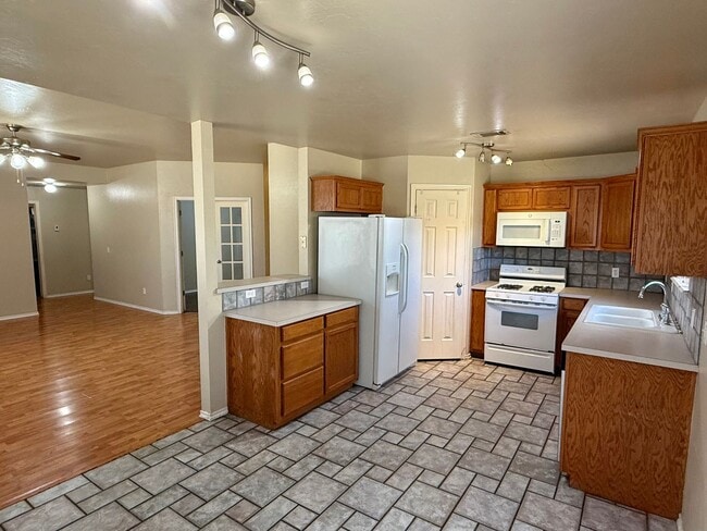 Building Photo - Great 3 Bed 2 Bath With Study In Edmond