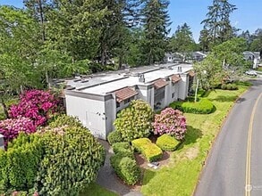 Building Photo - Beautiful 2-Bedroom, 2-Bath Condo in the Oakbrook Country Club Community