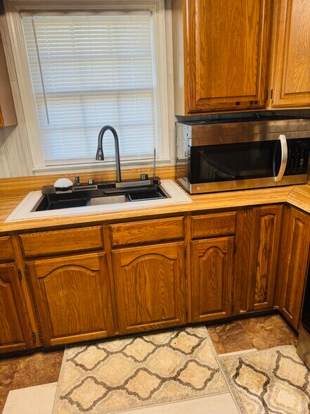 Building Photo - 110 Gunn Rd