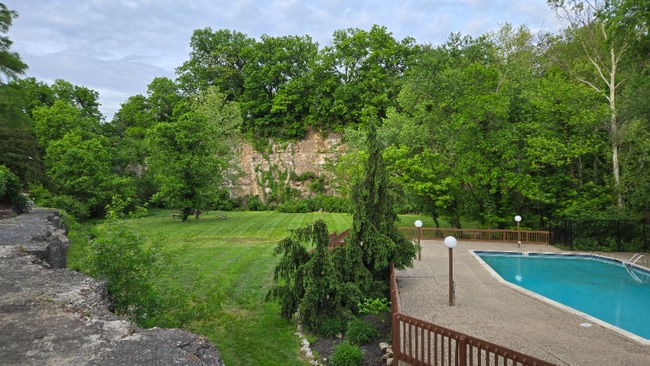 Building Photo - 604 Ledgeview Park Dr