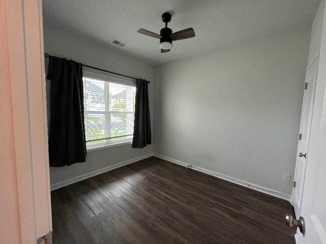 Building Photo - 125 Percheron Dr