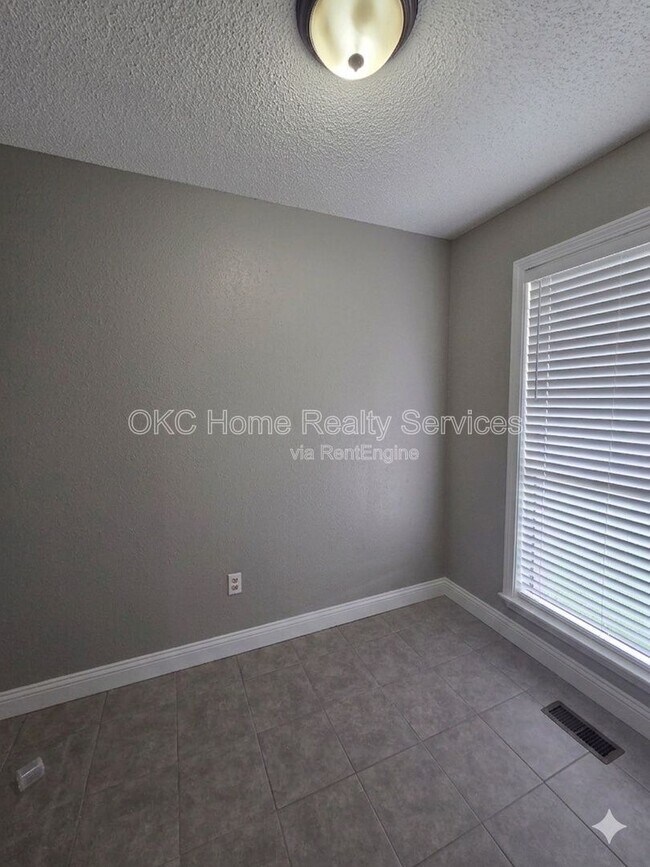 Building Photo - 6715 Lyrewood Ln