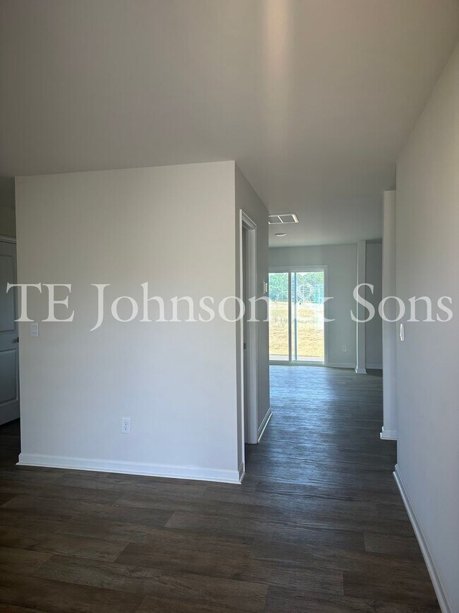 Building Photo - Spacious 4 Bedroom Home in Lexington – Modern Amenities and Comfort Await!