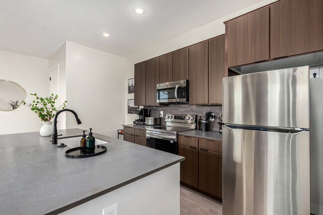 Building Photo - 6249 E Pinnacle Vista Dr