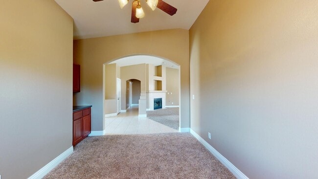 Building Photo - One Story Home Near Beautiful Mountain's Edge Community