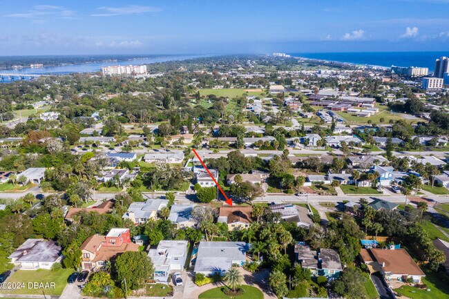 Building Photo - 136 Valencia Dr