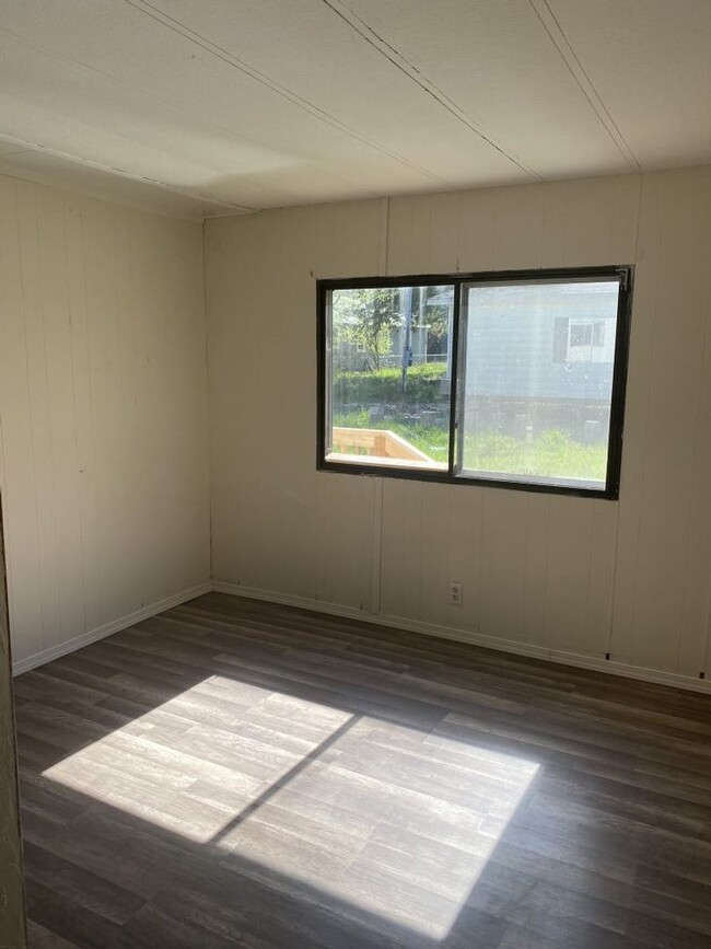 Building Photo - Spacious 3 bedroom!