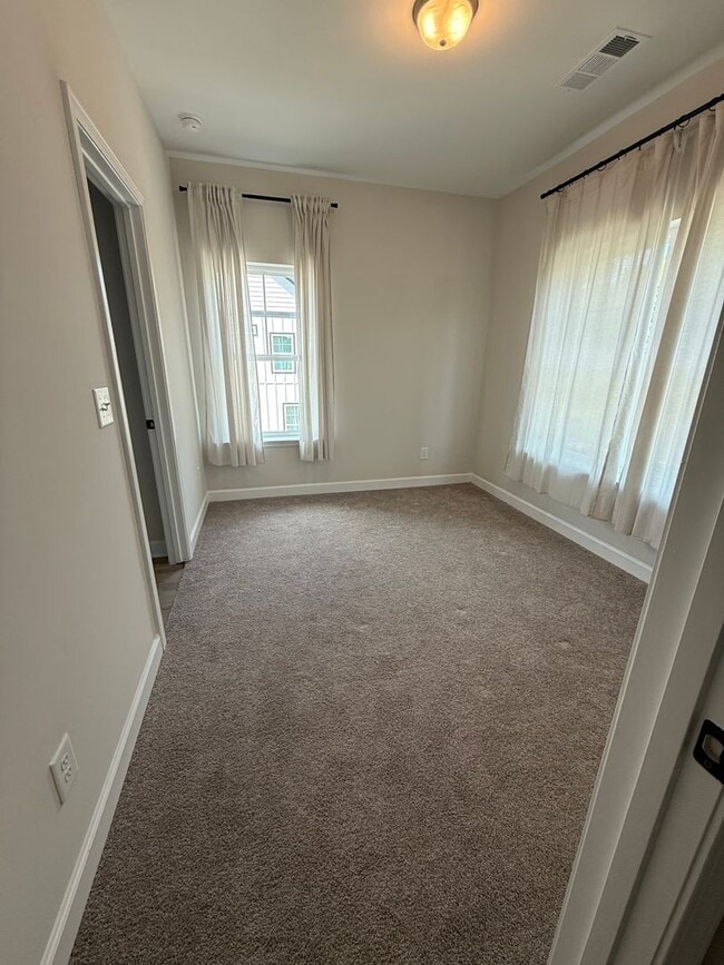 Building Photo - BRAND NEW TOWNHOMES AVALIABLE NOW