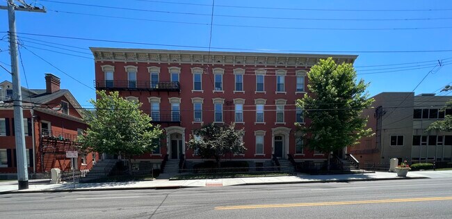 Building Photo - 2362 Auburn Ave
