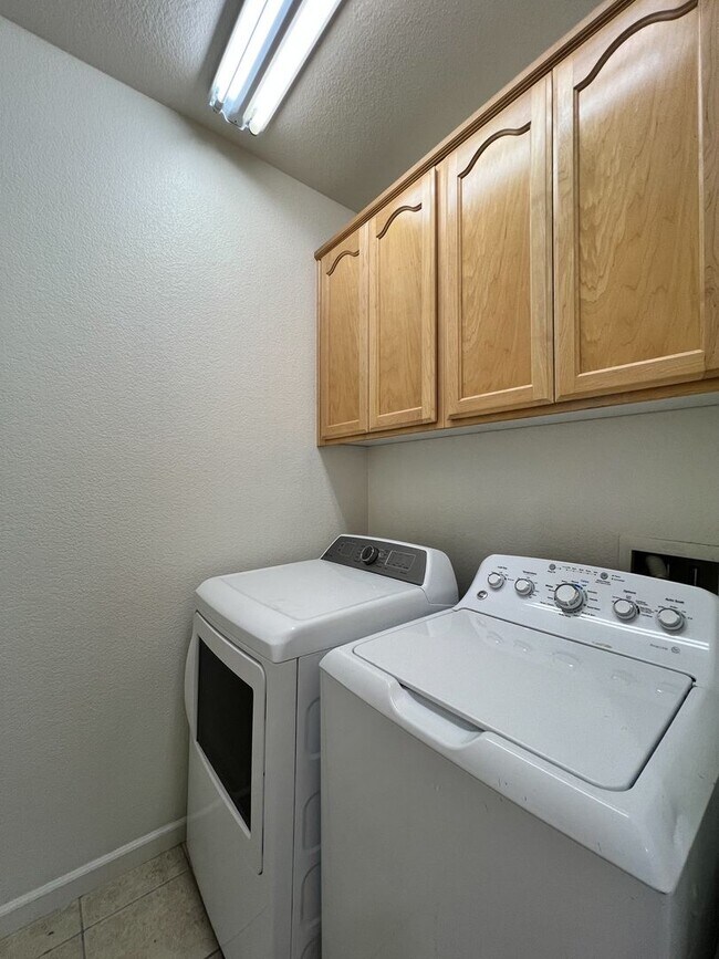 Building Photo - Three Bedroom Napa Home