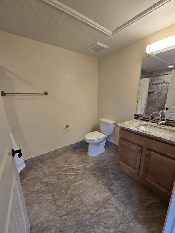 Building Photo - 430 W Pikes Peak Ave