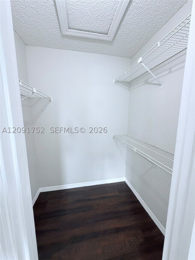 Building Photo - 3480 Pinewalk Dr N