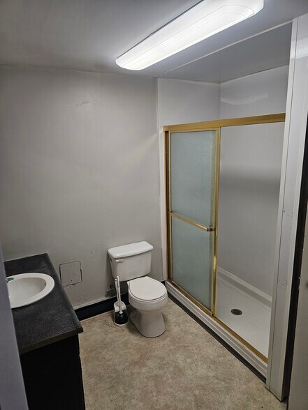 Bathroom - 545 S Douglas Ave