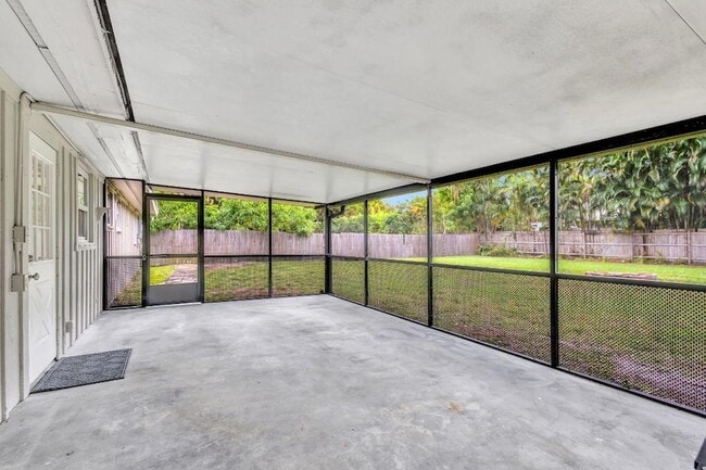 Building Photo - 9312 Pinion Dr