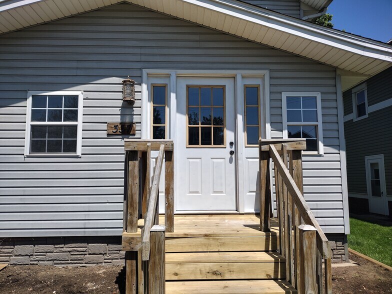 Building Photo - 337 W South St