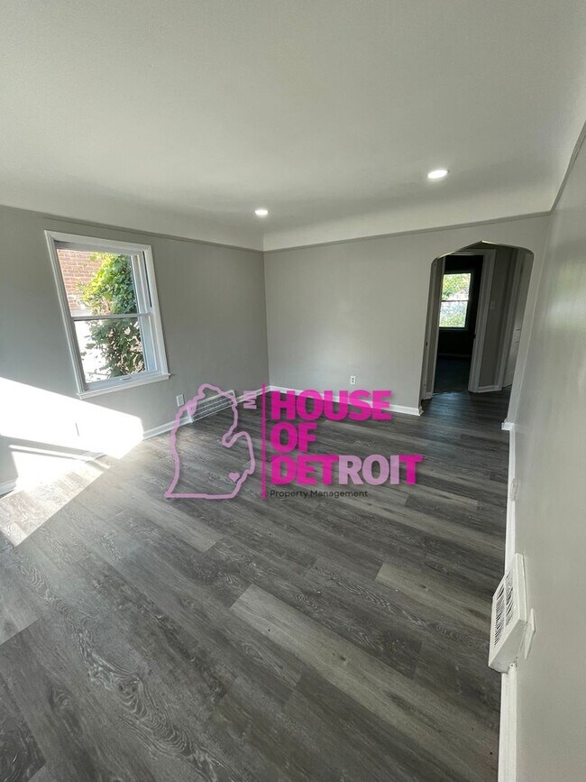 Building Photo - 3 BEDROOM | 1 BATH | FREE PRE SCREEN
