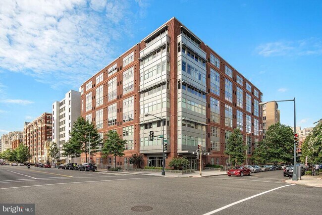 Building Photo - 1300 N St NW