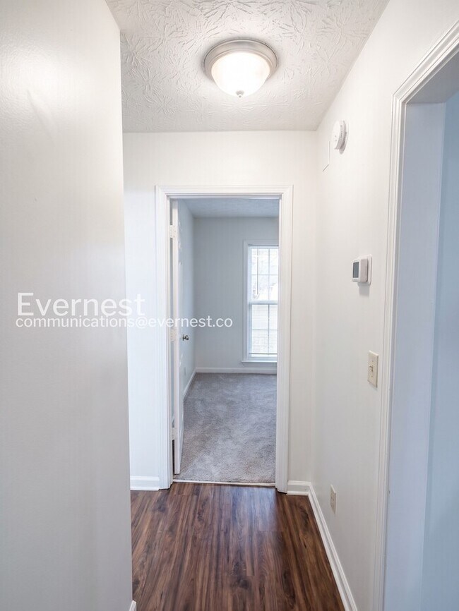 Building Photo - Spacious  Home with Deck, Patio, and Garage! / 3 Bed, 2 Bath / Available now!
