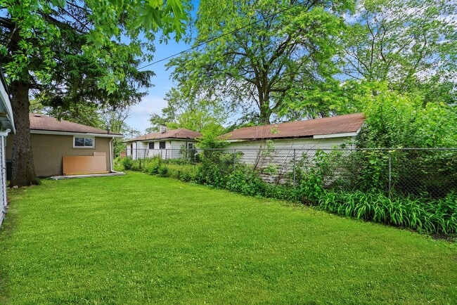 Building Photo - 16125 Marshfield Ave