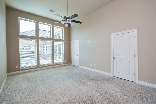 Building Photo - 28803 Davenport Dr