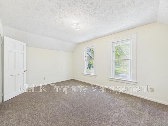 Building Photo - 484 Crouse St