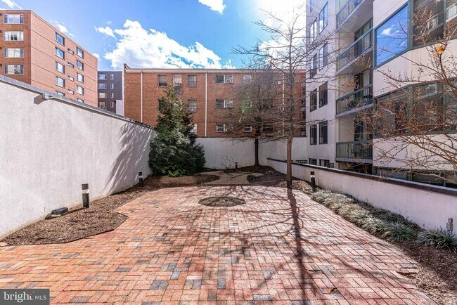 Building Photo - 955 26th St NW