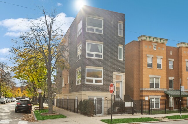 Building Photo - 2135 W Adams St