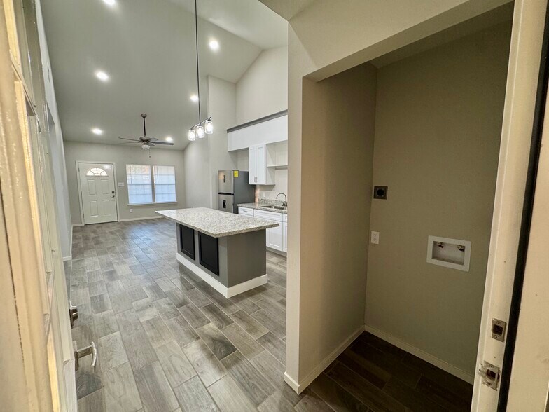 Building Photo - 97 N County Rd 253