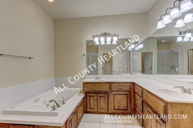 Building Photo - 15813 Traditions Blvd