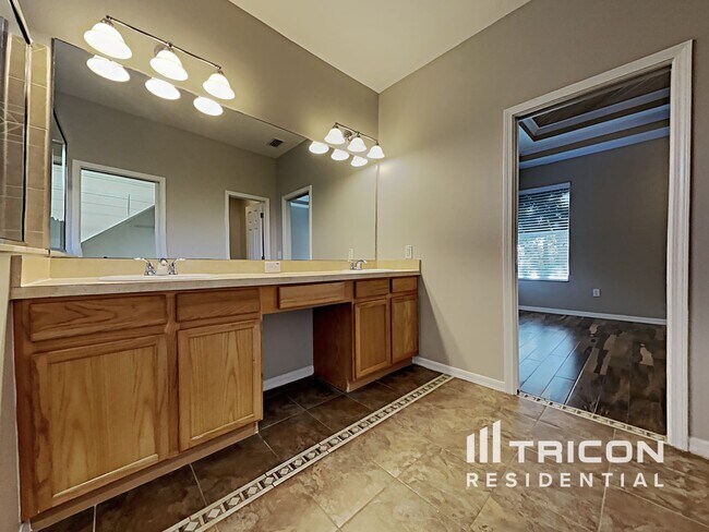 Building Photo - 15826 Cedar Elm Terrace
