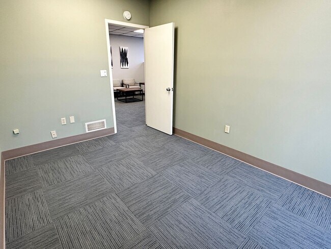 Building Photo - 1920 Monroe St