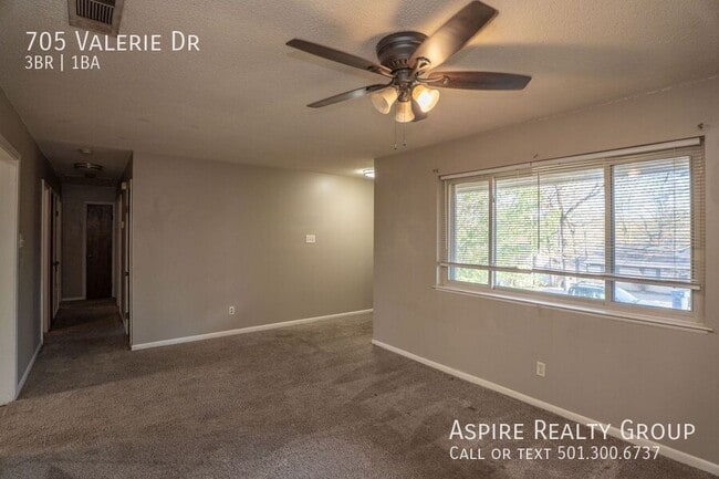 Building Photo - 705 Valerie Dr